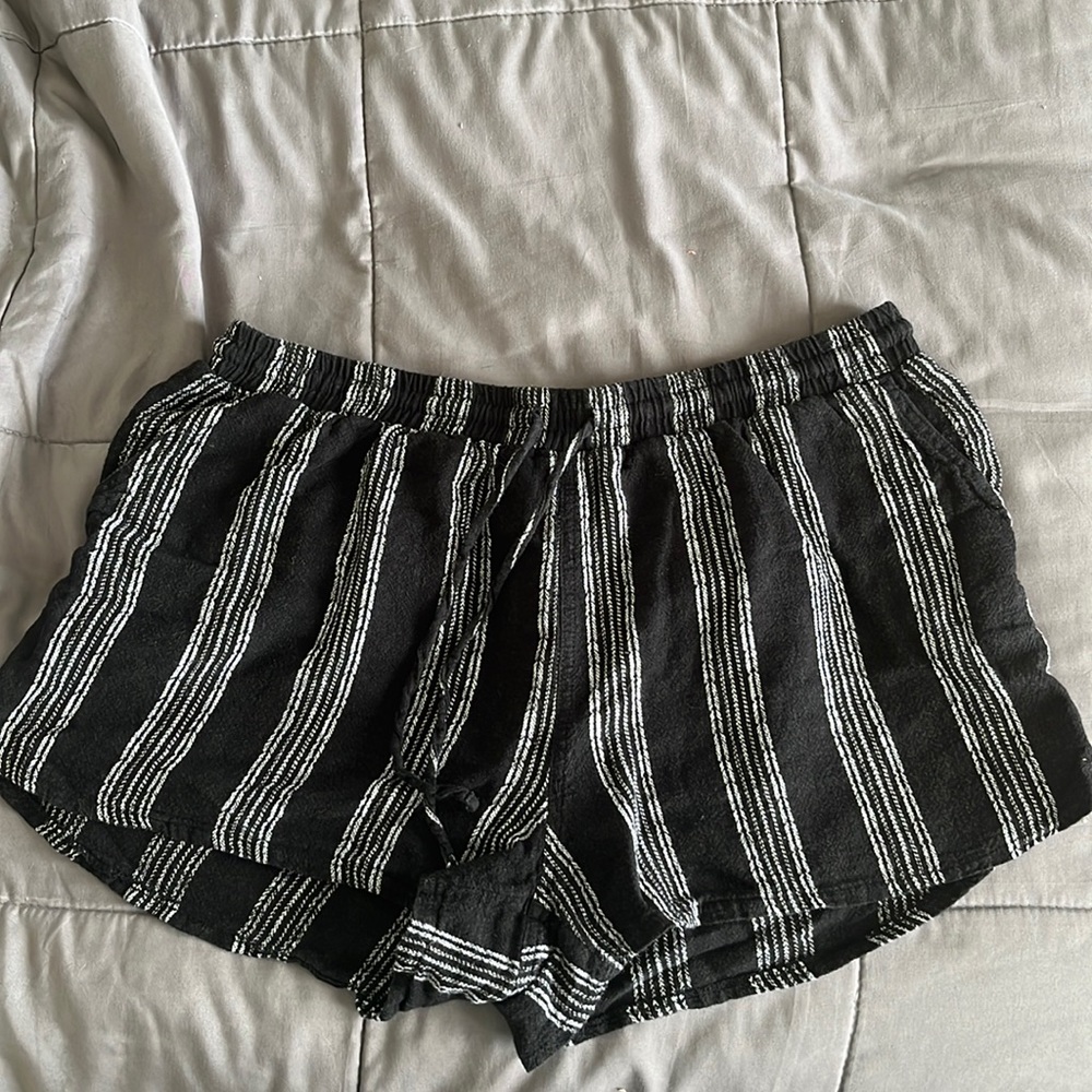 Universal Threads Black/white striped linen shorts